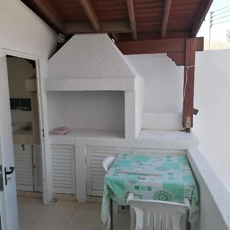 Entire Family 950m From Sea, 1350 From Nautical Club لارنكا