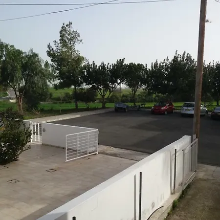 Entire Family 950m From Sea, 1350 From Nautical Club شقة لارنكا